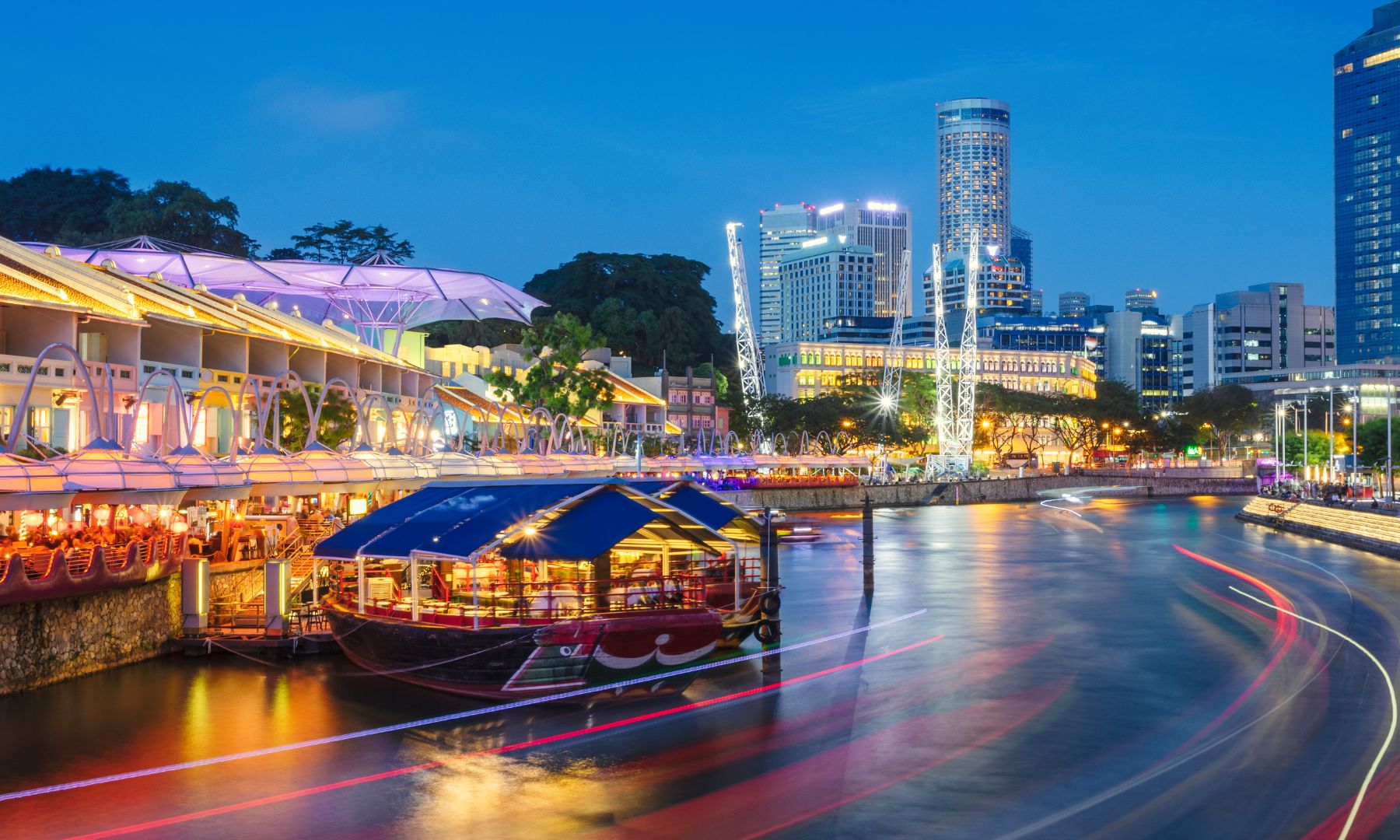 リバークルーズに乗船（約30分）